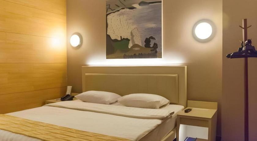 Gajahmada Avara Boutique Hotel Pontianak Esterno foto